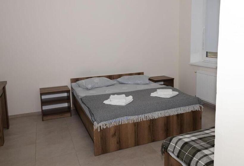 הוסטל Your Home