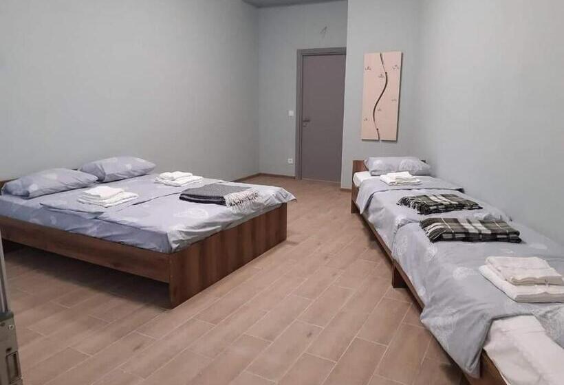 הוסטל Your Home