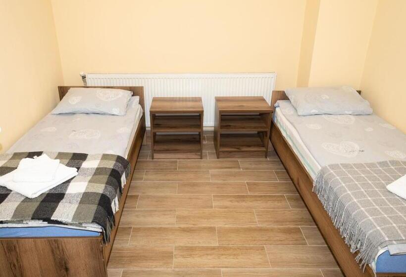 הוסטל Your Home