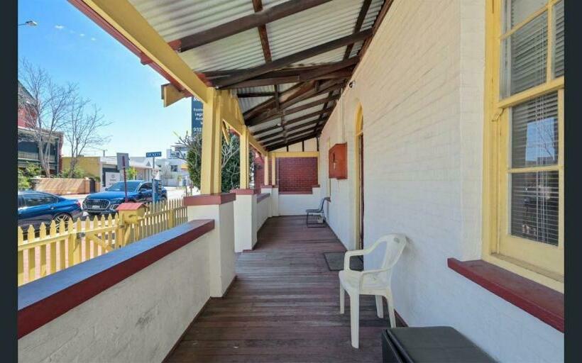 فندق صغير Emu Backpackers Perth   Note   Valid Passport Required For Check In