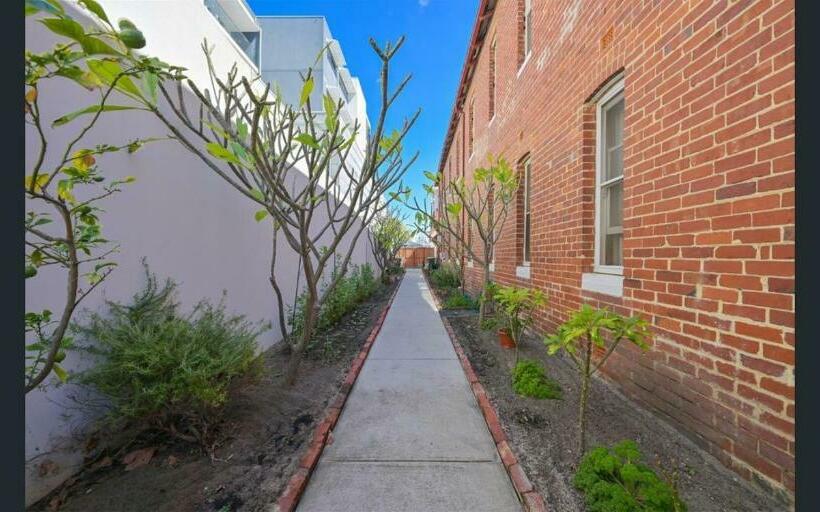 فندق صغير Emu Backpackers Perth   Note   Valid Passport Required For Check In