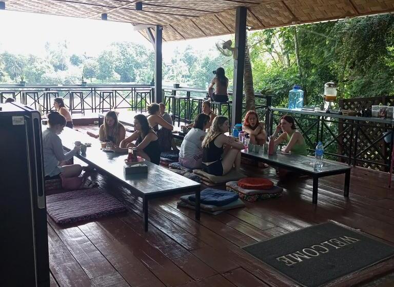 فندق صغير Funny Riverside Backpackers