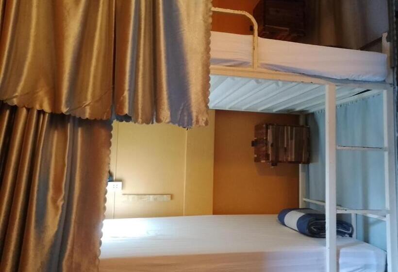 فندق صغير Funny Riverside Backpackers