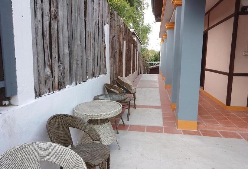 فندق صغير Funny Riverside Backpackers