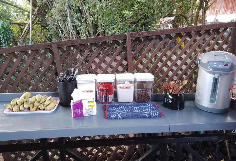 فندق صغير Funny Riverside Backpackers