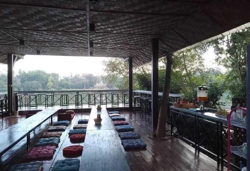 فندق صغير Funny Riverside Backpackers