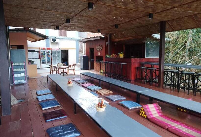 فندق صغير Funny Riverside Backpackers