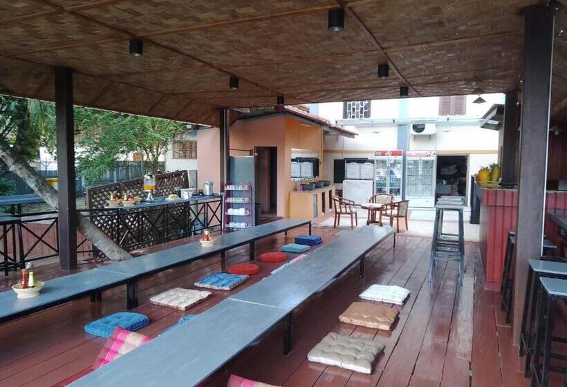 فندق صغير Funny Riverside Backpackers