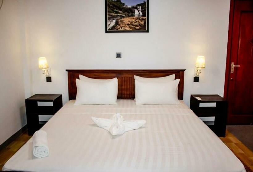 Общежитие Surf & Party Weligama