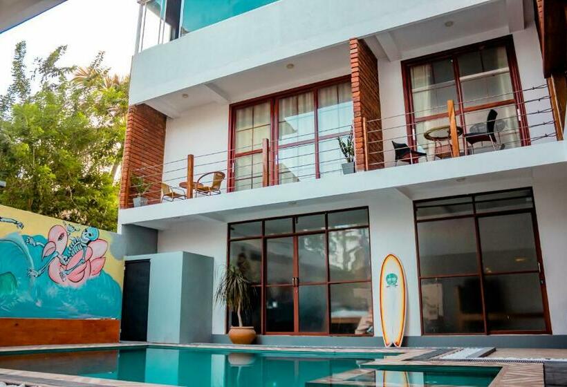 Общежитие Surf & Party Weligama