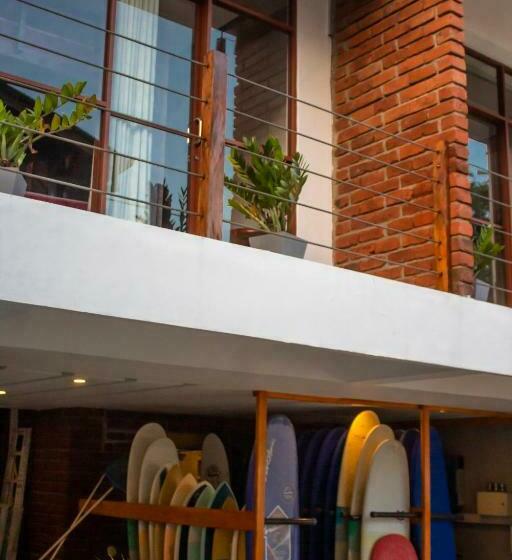 Общежитие Surf & Party Weligama