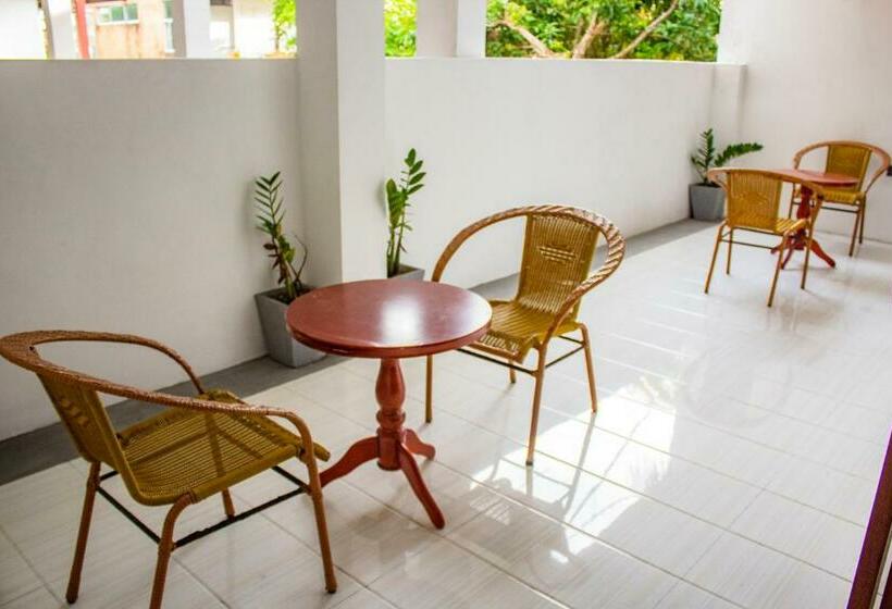 Общежитие Surf & Party Weligama