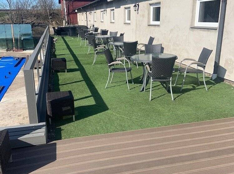 مبيت وإفطار Abonnera Alingsgård För Upp Till 14 Personer   Kök Finns  Spabad Inomhus   Padel   Gym   Biljard Ing