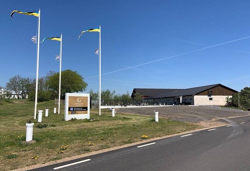 مبيت وإفطار Abonnera Alingsgård För Upp Till 14 Personer   Kök Finns  Spabad Inomhus   Padel   Gym   Biljard Ing