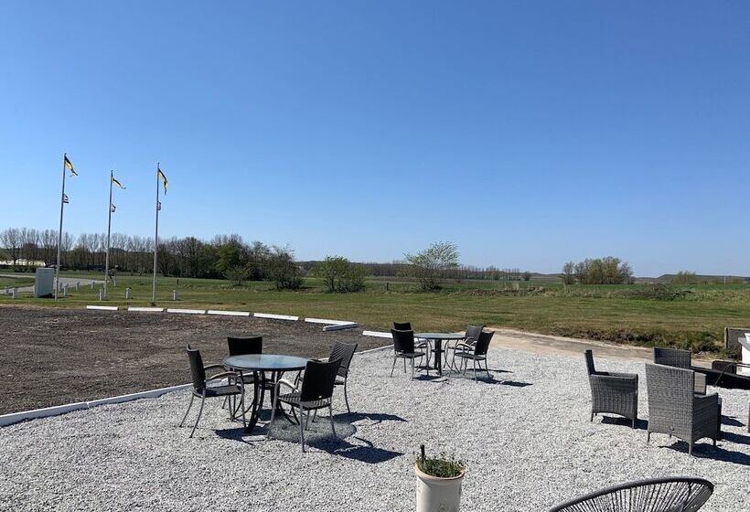 مبيت وإفطار Abonnera Alingsgård För Upp Till 14 Personer   Kök Finns  Spabad Inomhus   Padel   Gym   Biljard Ing