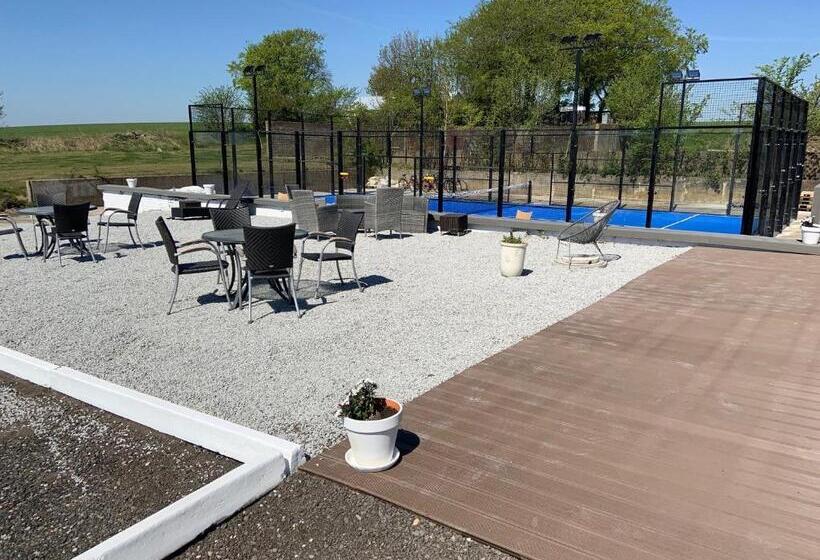 مبيت وإفطار Abonnera Alingsgård För Upp Till 14 Personer   Kök Finns  Spabad Inomhus   Padel   Gym   Biljard Ing