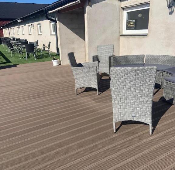 مبيت وإفطار Abonnera Alingsgård För Upp Till 14 Personer   Kök Finns  Spabad Inomhus   Padel   Gym   Biljard Ing