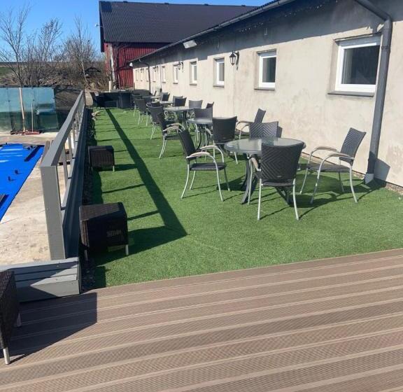 مبيت وإفطار Abonnera Alingsgård För Upp Till 14 Personer   Kök Finns  Spabad Inomhus   Padel   Gym   Biljard Ing