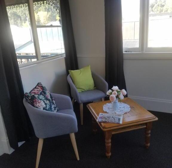 تختخواب و صبحانه Hunters