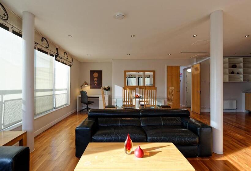 Farringdon Laceby Apartments