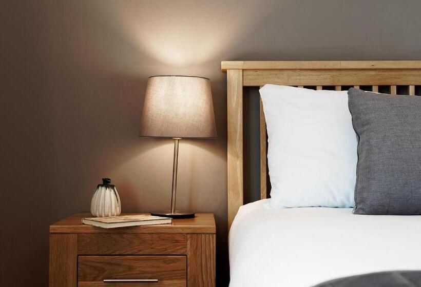 Farringdon Laceby Apartments