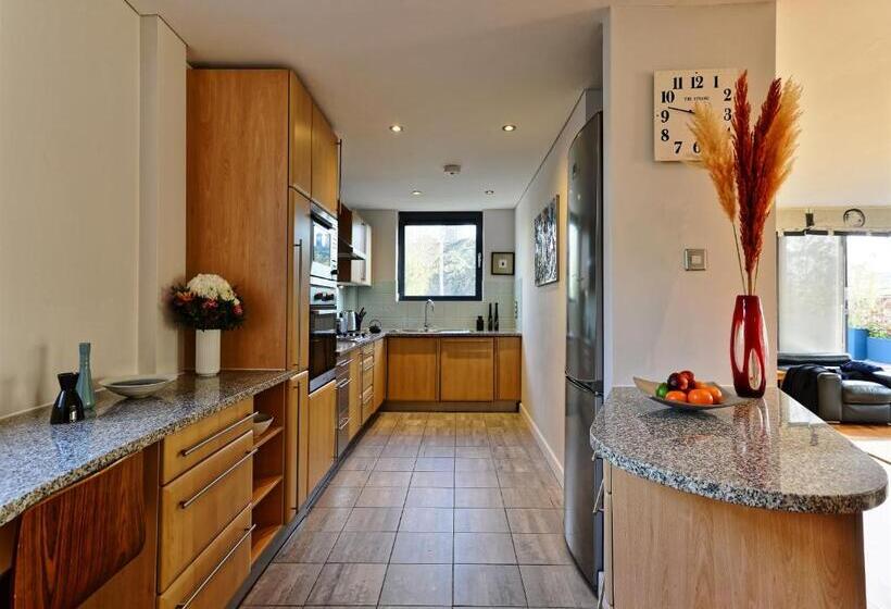 Farringdon Laceby Apartments