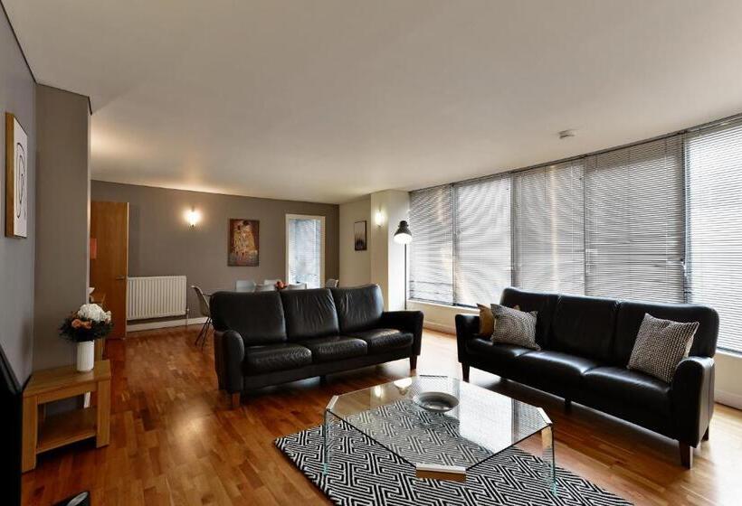 Farringdon Laceby Apartments