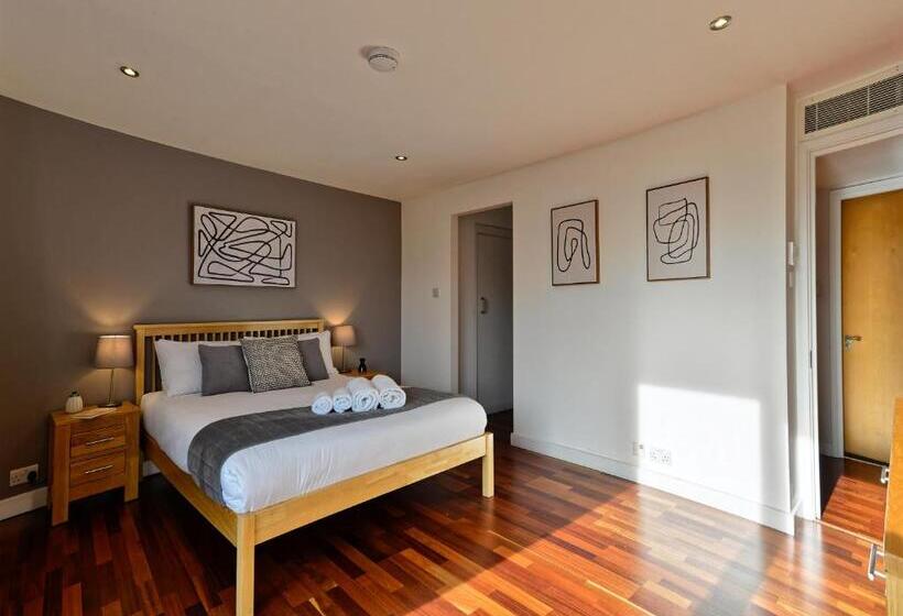 Farringdon Laceby Apartments