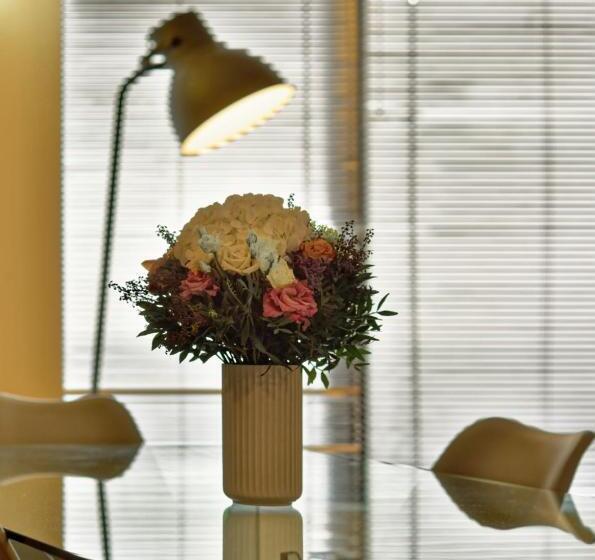 Farringdon Laceby Apartments