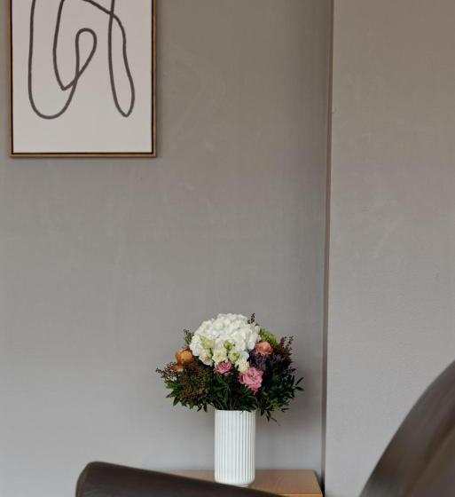 Farringdon Laceby Apartments