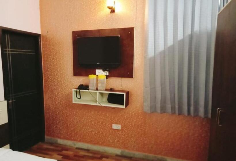 فندق Arya Inn