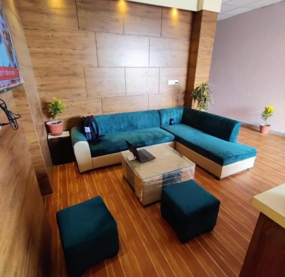 فندق Arya Inn