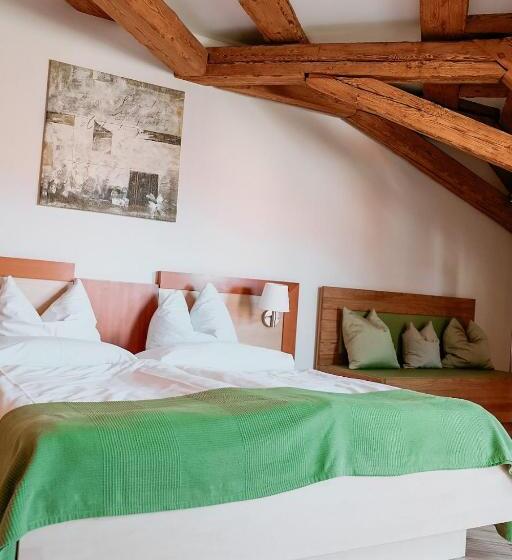 Отель Bayerischer Hof Spalt