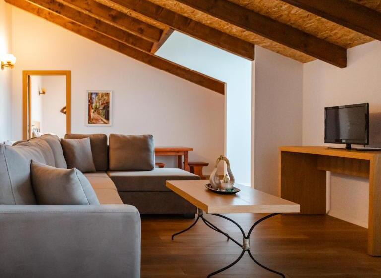 酒店 Gle Alb Agrotourism