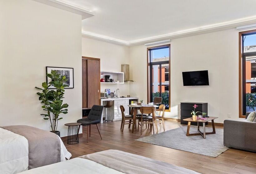 هتل Casa Herrmann Suites