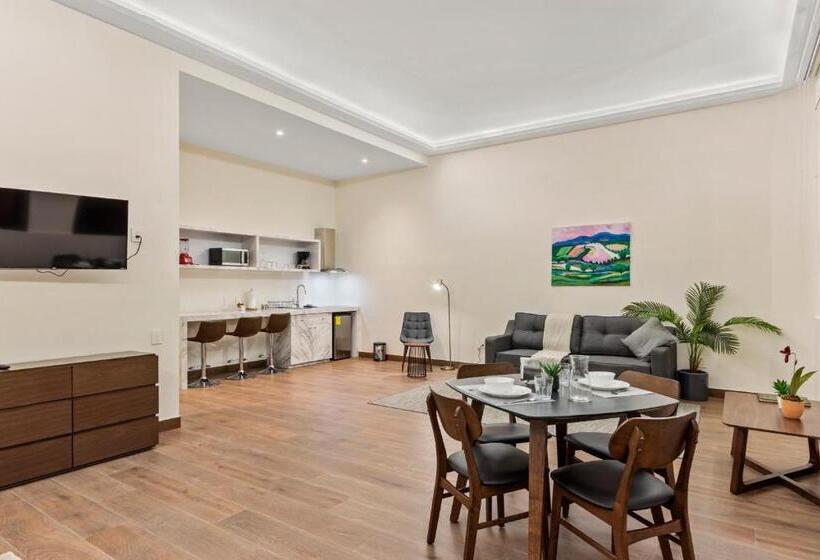 هتل Casa Herrmann Suites