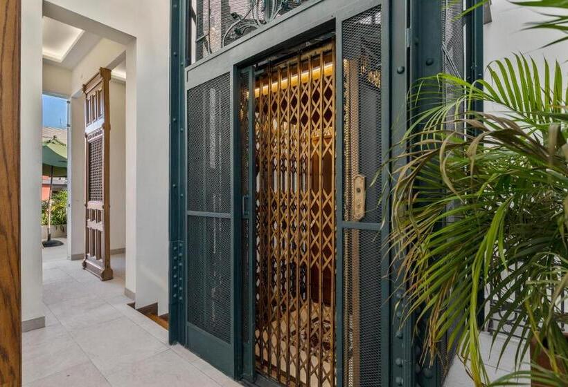 هتل Casa Herrmann Suites