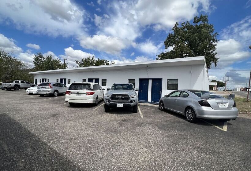 Отель Country Inn Giddings