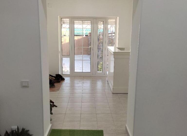 هتل کپسول Abs Guest House Osh