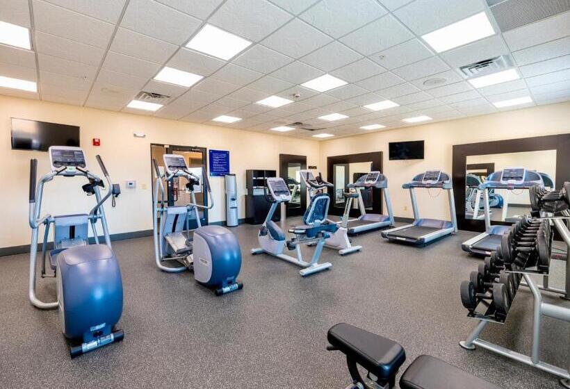 فندق Flag Point Inn And Suites Pratt By Fairbridge