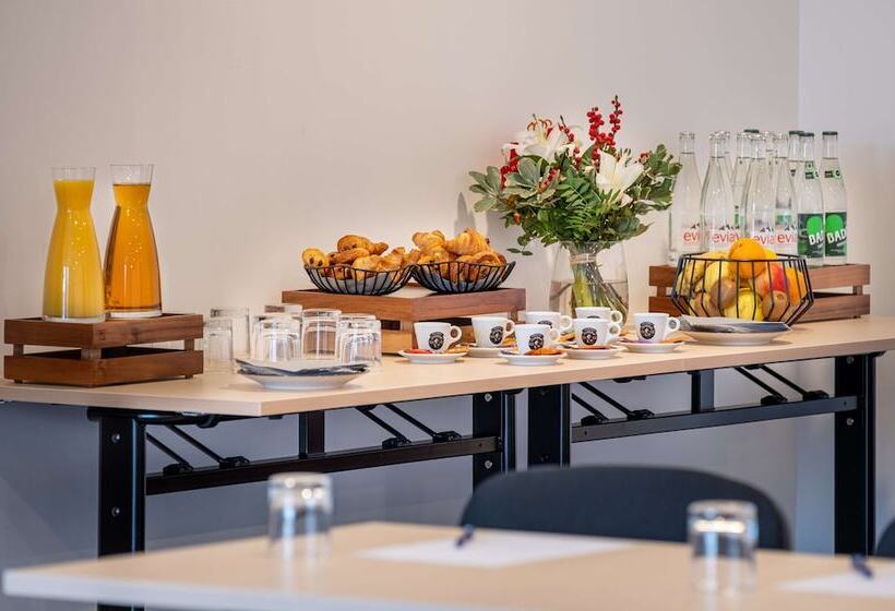 فندق Kyriad Tours Sud  Ballan Mire