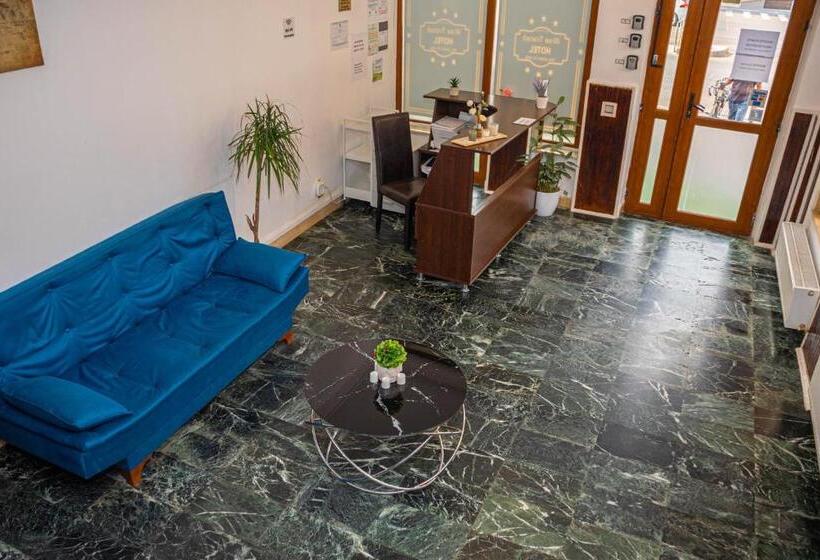 هتل Occidental Wise Transit