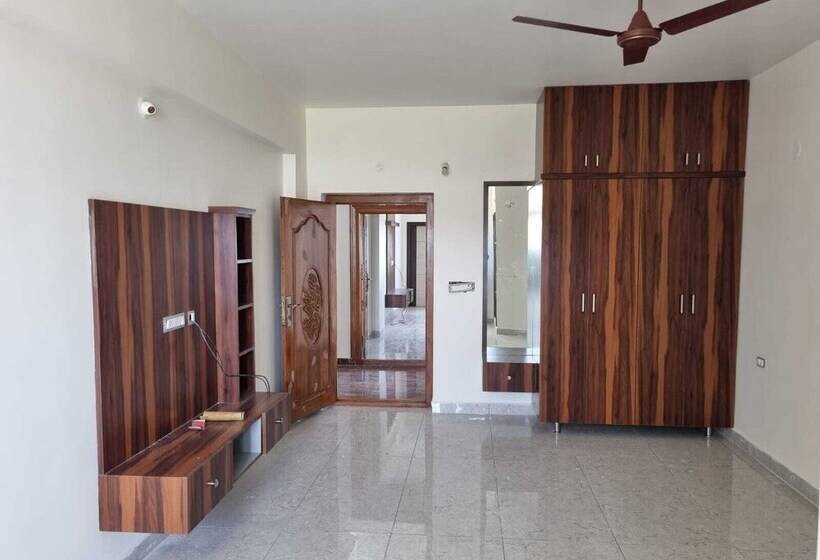 ホテル Pph Living Kvr Residency