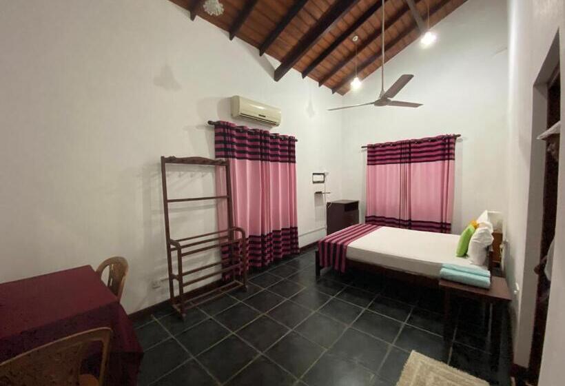 בית מלון כפרי Reef Bungalow