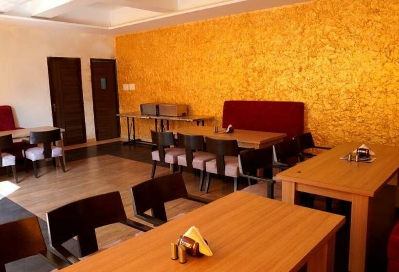 ホテル Royal Suites By Park Tree, Chakki Mor