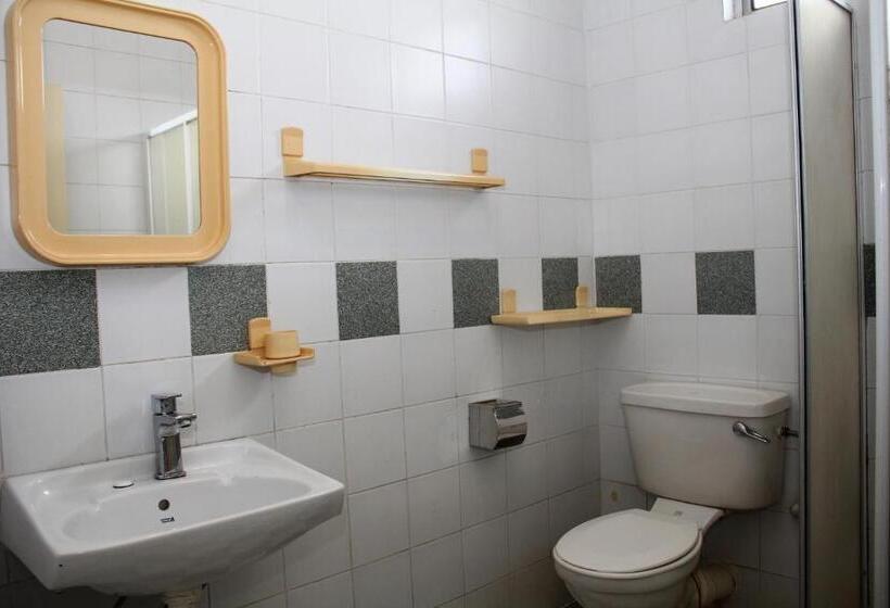 בית מלון כפרי Sandakan Inn