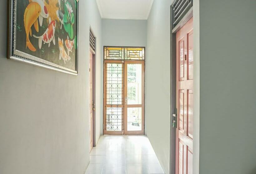 هتل Spot On 91970 Biru Homestay