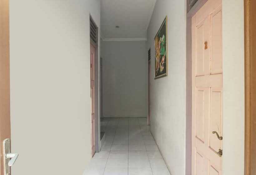 فندق Spot On 91970 Biru Homestay