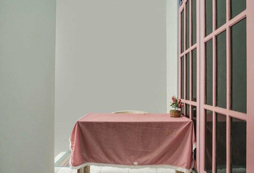 هتل Spot On 91970 Biru Homestay