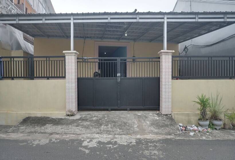 فندق Spot On 91970 Biru Homestay